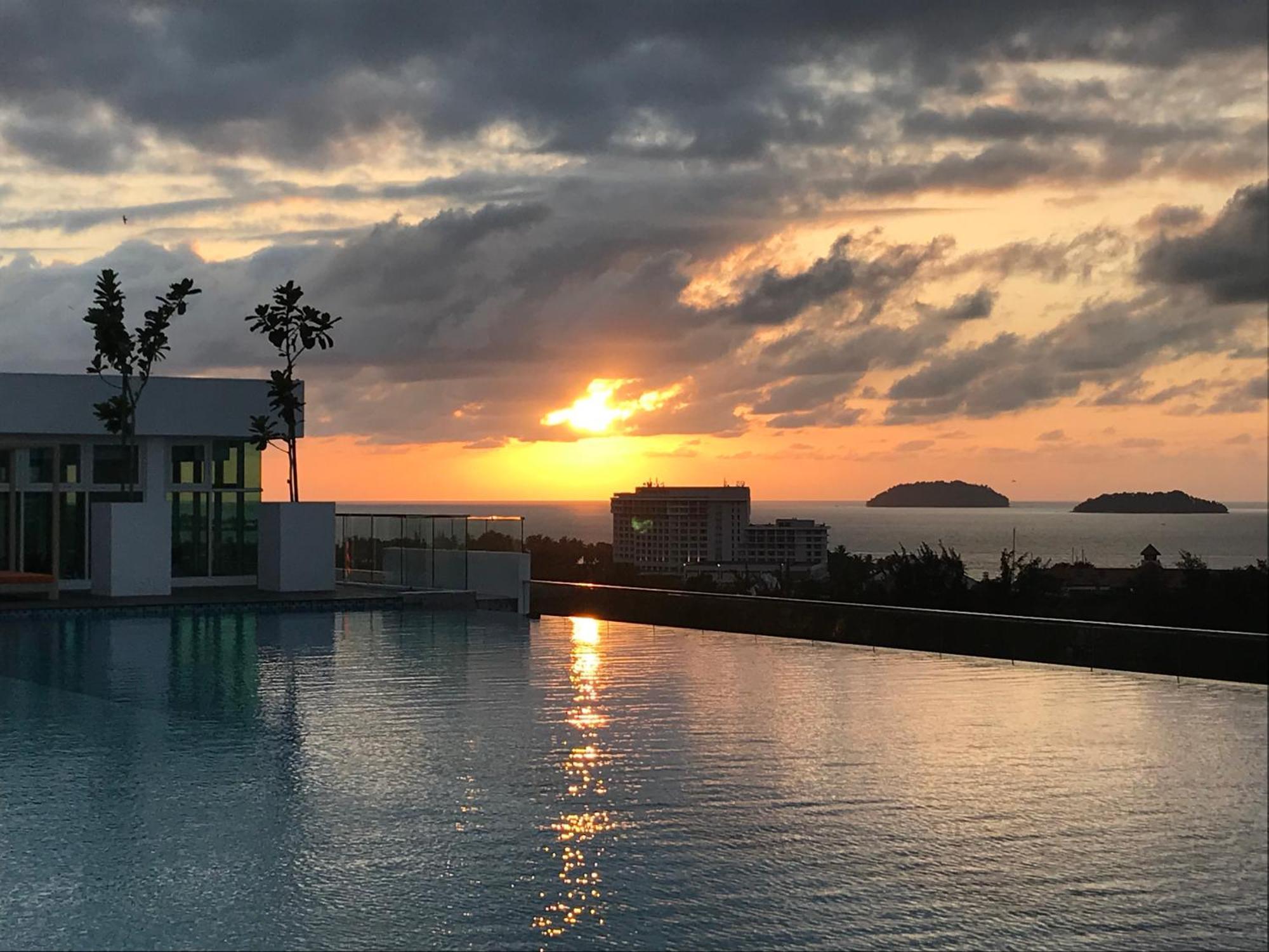Sunset Seaview Vacation Infinity Avenue *